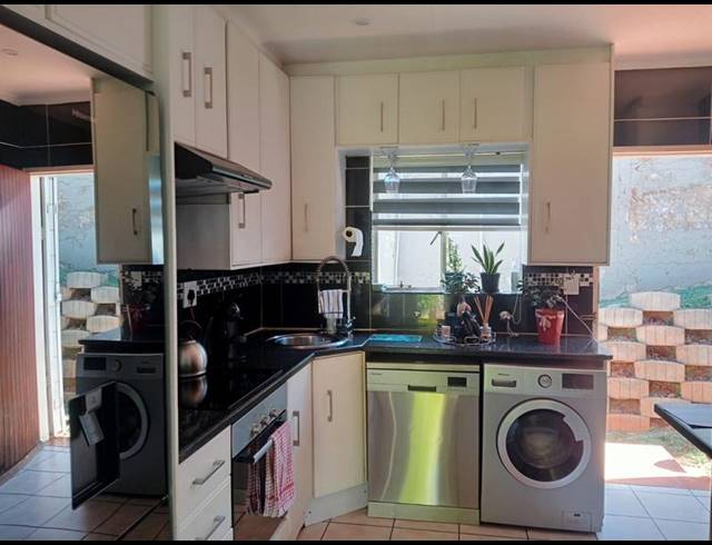 3 BEDROOM HOUSE FOR SALE IN MONDEOR